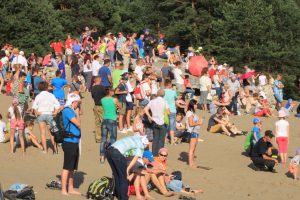 Światowe Dni Młodzieży w Gminie Klucze – fotorelacja cz. II - skoki spadochronowe – zdjęcie 12