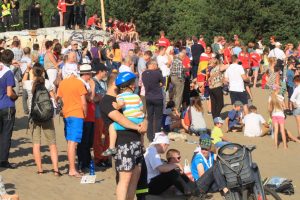 Światowe Dni Młodzieży w Gminie Klucze – fotorelacja cz. II - skoki spadochronowe – zdjęcie 11
