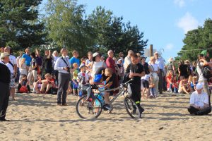 Światowe Dni Młodzieży w Gminie Klucze – fotorelacja cz. II - skoki spadochronowe – zdjęcie 10