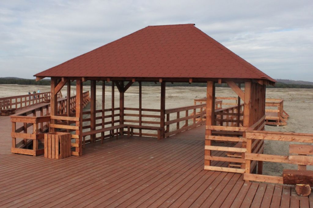 Holzstege an der Róża Wiatrów, Błędów-Wüste, Polen