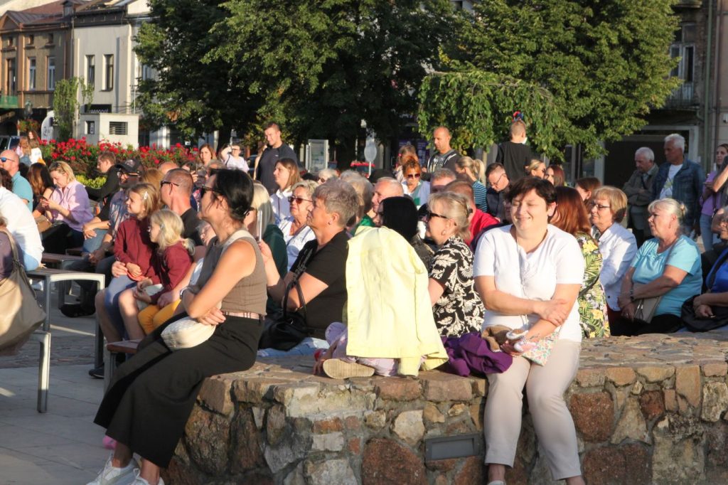 Fotorelacja z koncertu na rynku w Olkuszu – zdjęcie 15